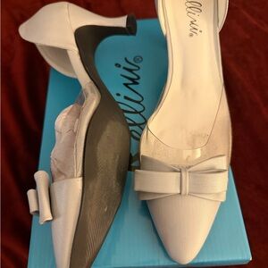 Bellini Women's Cream Bow Heels